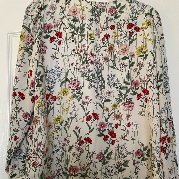 Loft Floral Blouse - Picture 2 of 10